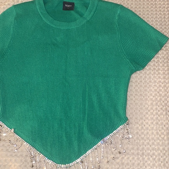 Top, like new. Size large . This top runs small and it fit me well. - Picture 2 of 4